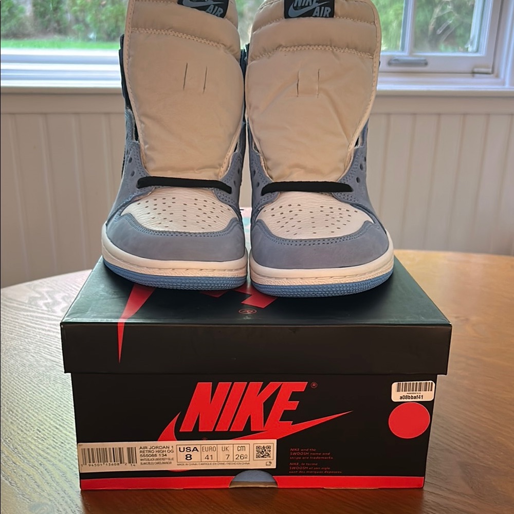 Nike Air Jordan 1 Retro High in Blue and White